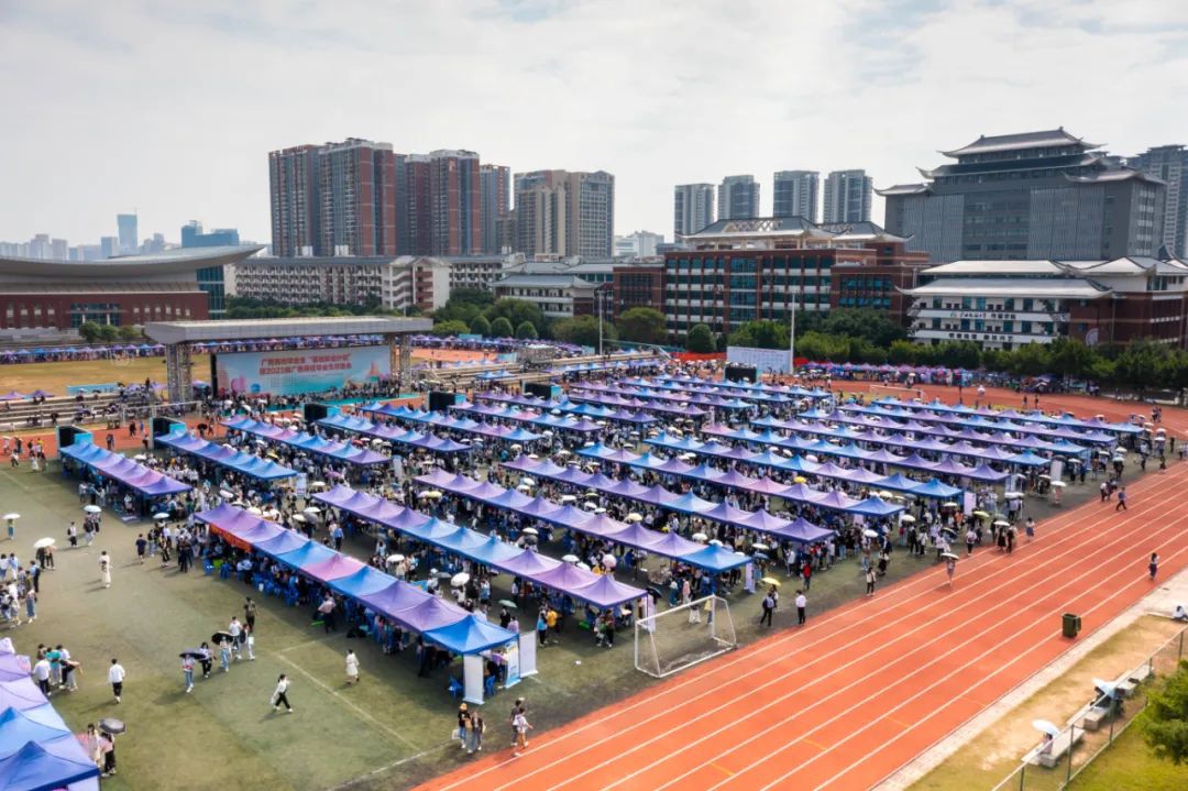 广西举办首场2023届高校毕业生大型双选会在民大顺利召开